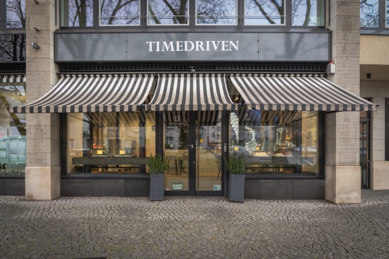 Aussenansicht TIMEDRIVEN Luxusuhrengeschäft
