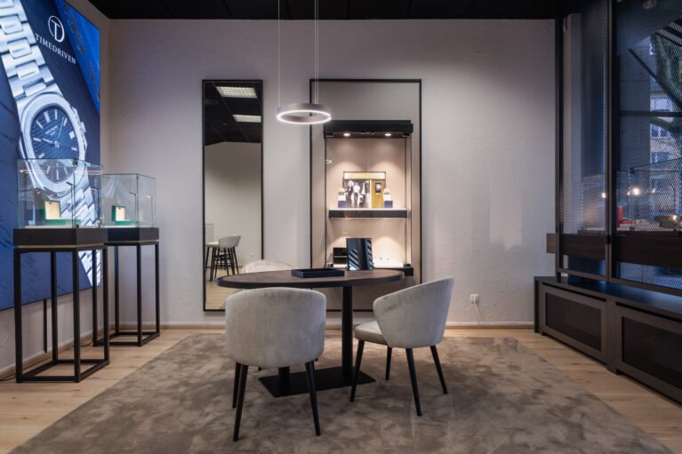 Innenansicht TIMEDRIVEN Luxusuhrengeschäft (2)