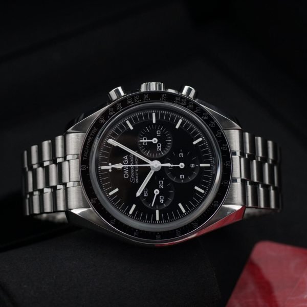 3312D-1. OMEGA Speedmaster Moonwatch Saphire 310.30.42.50.01.002 2025 Full Set 092025 LC Asien (1)